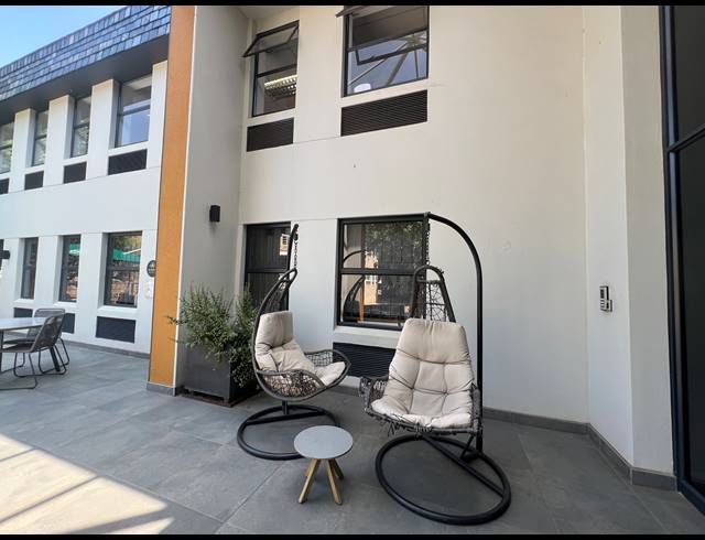 85M² OFFICE TO LET IN HYDE PARK